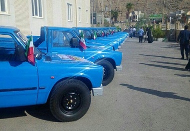 43 دستگاه خودرو وانت به مددجویان کمیته امداد امام (ره) میناب واگذار شد