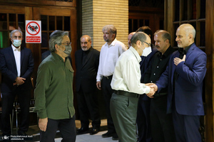 مراسم ختم مادر فرشاد مومنی