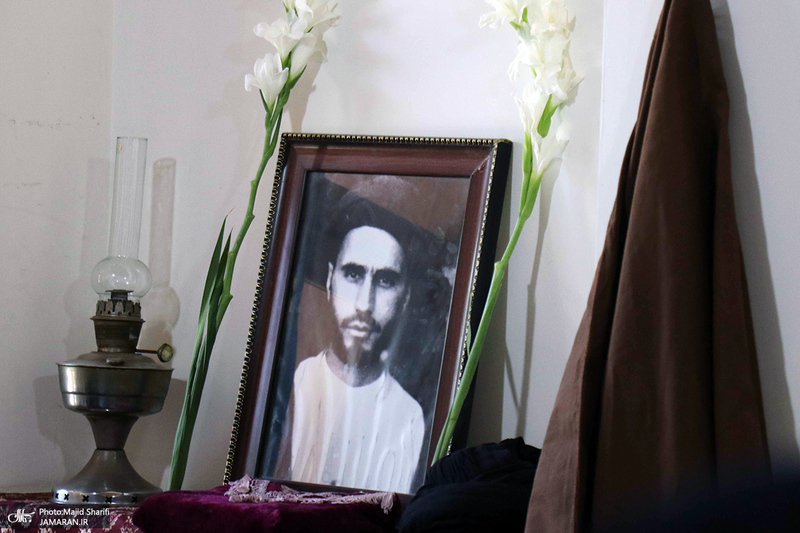 بازدید جمعی از کارکنان وزارت اقتصاد و دارایی استان مرکزی از بیت و زادگاه حضرت امام خمینی (س)