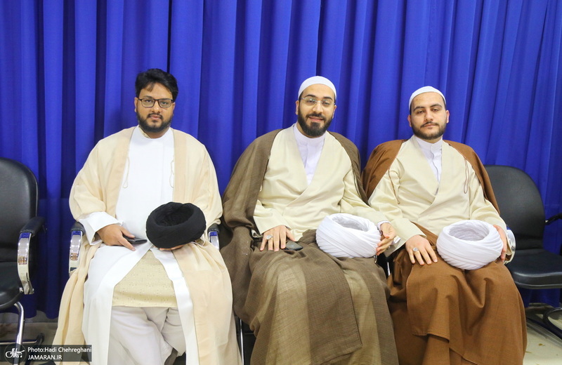 عمامه گذاری طلاب توسط مراجع اعظام تقلید در روز میلاد امام علی (ع)‎