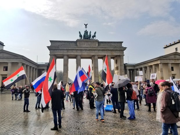 تصاویر/ تظاهرات مقابل سفارت آمریکا در برلین