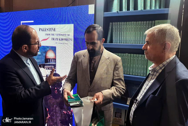 غرفه معاونت بین الملل موسسه تنظیم و نشر آثار امام خمینی (ره) در نمایشگاه کتاب
