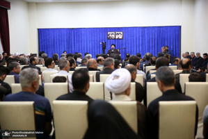 دیدار کارکنان حرم و موسسه تنظیم و نشر آثار امام خمینی(س) با سید حسن خمینی