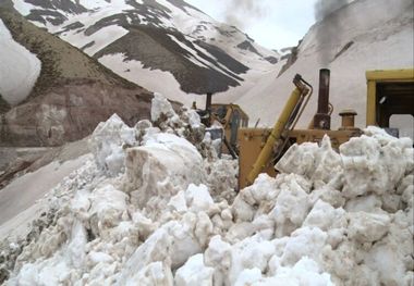 جاده ۱۵ روستای دهستان موگویی چهارمحال و بختیاری از برف بازگشایی شد