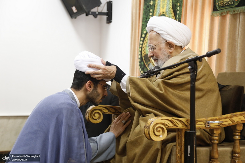 عمامه گذاری طلاب توسط مراجع عظام تقلید در روز میلاد امام علی (ع)‎