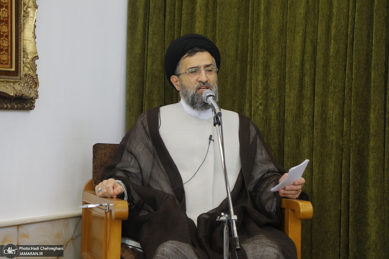 عمامه گذاری طلاب در روز میلاد پیامبر اکرم (ص) و امام صادق (ع) توسط مراجع تقلید