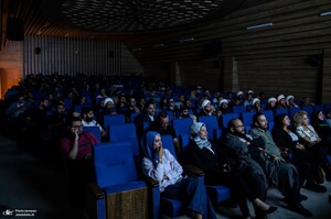 مراسم رونمایی از مستند «زیر سایه ام کامل» شب
