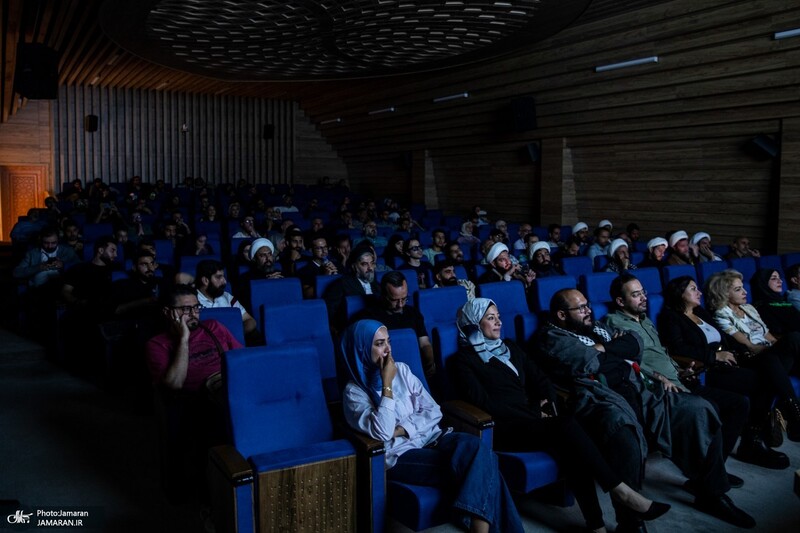 مراسم رونمایی از مستند «زیر سایه ام کامل» شب