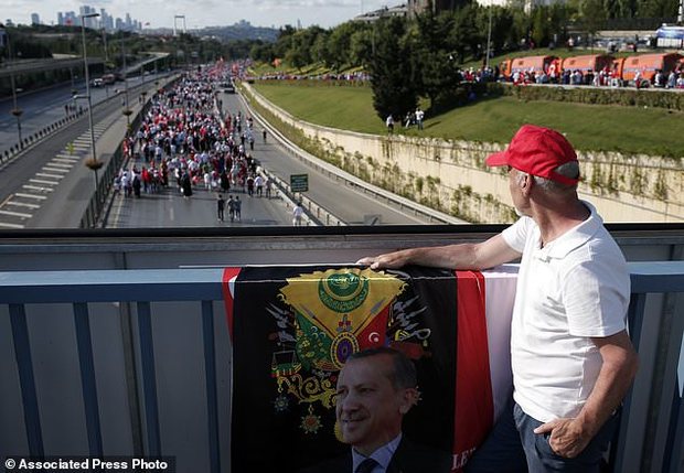 مردم ترکیه سالگرد کودتا را جشن گرفتند+ تصاویر