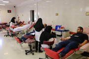 شماری از مردم زاهدان برای اهدای خون به مجروحان صف کشیدند