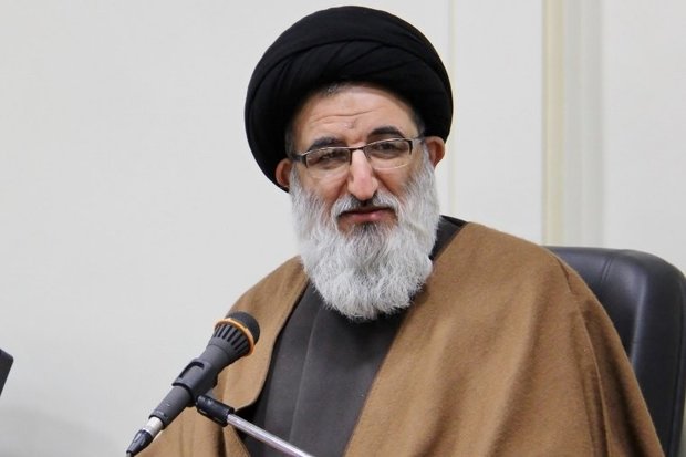 امام جمعه کرج : خدمت درست ، توطئه های دشمنان را نقش برآب می کند