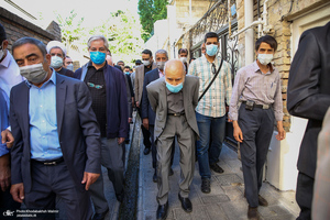 مراسم تشییع حجت الاسلام و المسلمین محتشمی پور در حسینیه جماران