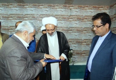 امام جمعه خورموج:پیروزی انقلاب مدیون  خون شهداست