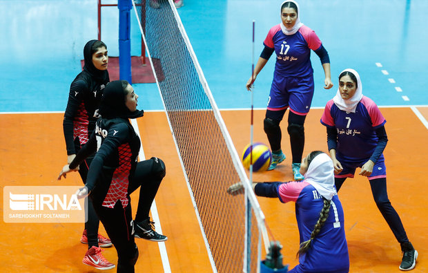 مربی تیم والیبال ستارگان شیراز: تیم را در دور برگشت تقویت می‎‌کنیم