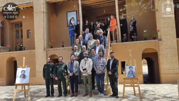 آیین گلباران بیت تاریخی امام‌ خمینی (س) و تجدید میثاق با آرمان های امام و انقلاب توسط جمعی از هنرمندان خمین