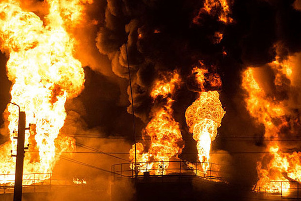 حادثه آتش‌سوزی در انبار شرکت شیر پگاه شوش  خسارت میلیاردی حریق به انبار مواد شیمیایی
