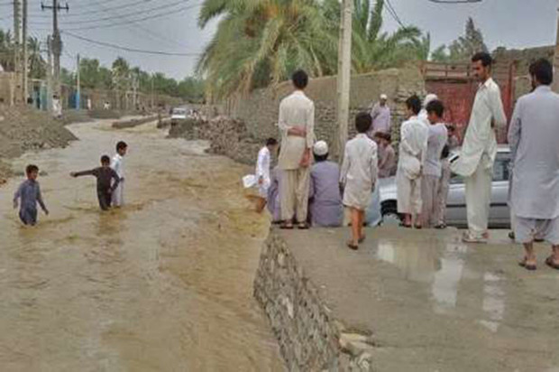 2 فرد گرفتار سیلاب در نیکشهر نجات یافتند