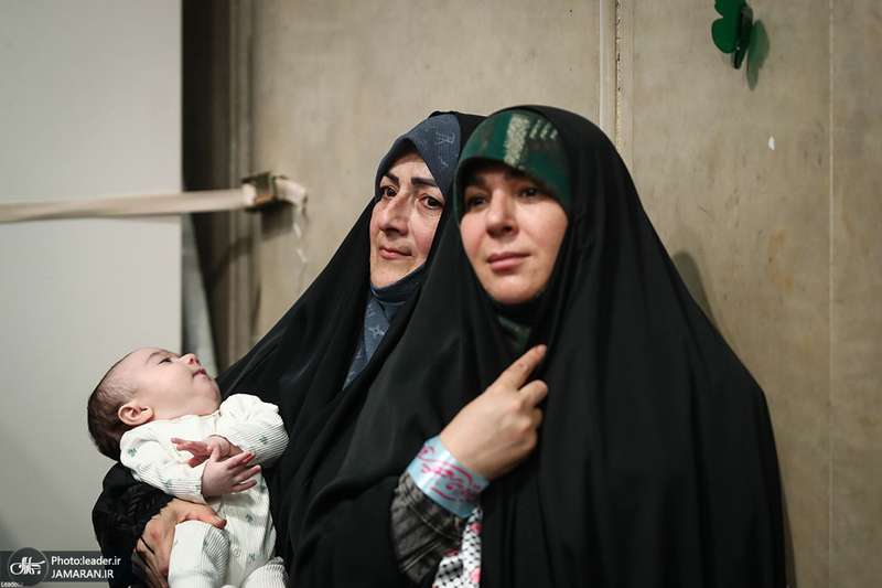 دیدار هزاران نفر از زنان و دختران با رهبر معظم انقلاب