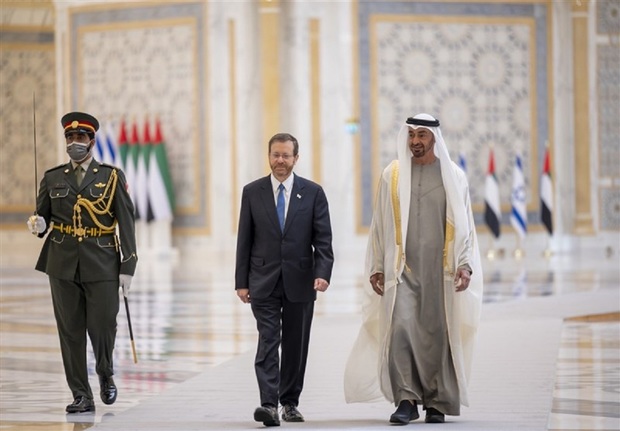 رئیس رژیم صهیونیستی به دیدار رئیس جدید امارات رفت