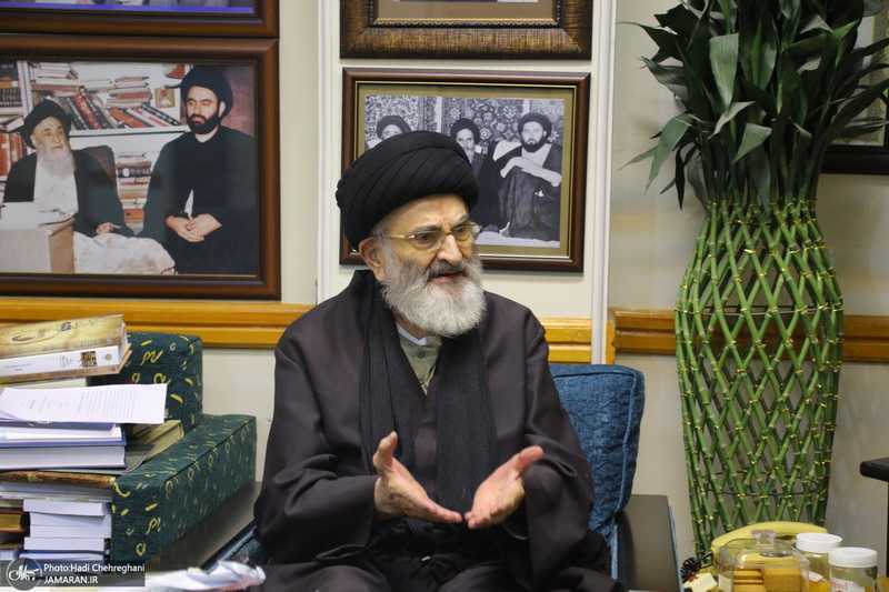 مراسم اهدای نسخه‌های خطی کتابخانه مرحوم آیت الله شاه آبادی به کتابخانه مرحوم آیت الله العظمی مرعشی نجفی