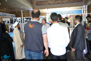 بازدید احمد مسجد جامعی از نمایشگاه عطر یاس در حرم مطهر امام خمینی (س)  /1