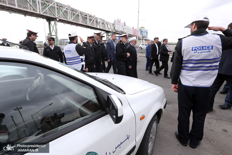 بازدید روحانی از ایستگاه سلامت اورژانس و پایگاه امداد و نجات جاده ای