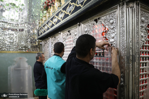 غباروبی ضریح مطهر حضرت عبدالعظیم حسنی (ع) و امام زاده حمزه (ع)