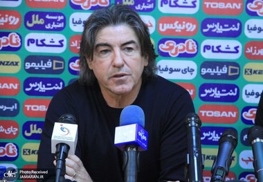 ساپینتو چشم به راه اندونگ/ سرمربی استقلال: حضور تاجرنیا جو رختکن را به هم ریخت!