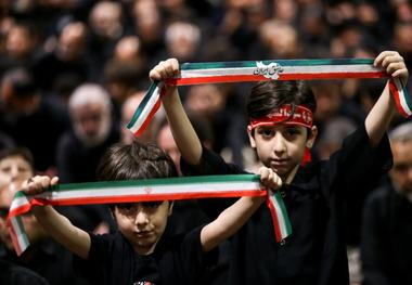 ایران! فدای اشک و خنده تو/ نوحه خوانی حسین طاهری در جوار قتلگاه رهبر شهید 