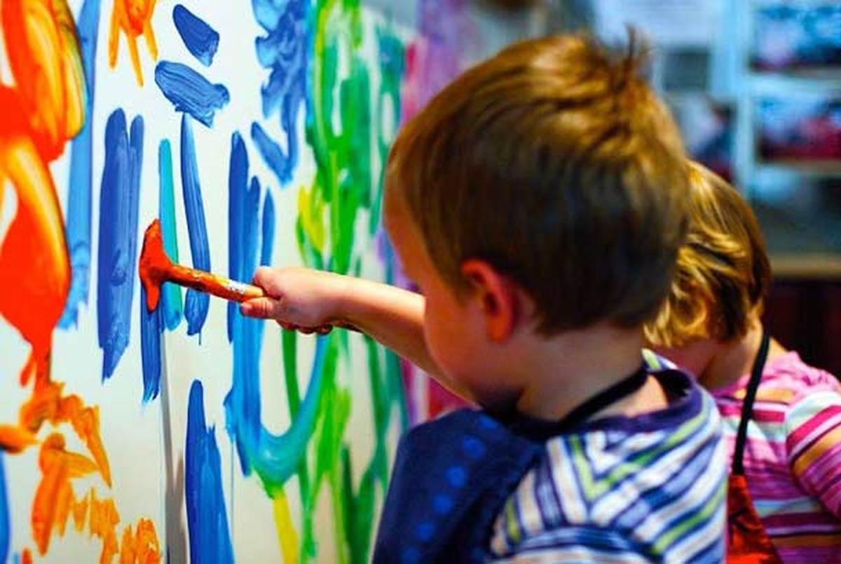 کودکان با نقاشی آرامش می گیرند