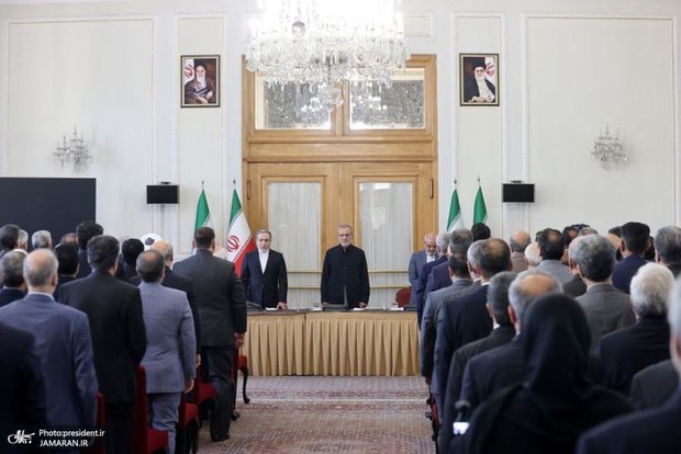 عراقچی: سربازان میدان دیپلماسی در طول جنگ در کنار نیروهای مسلح قهرمانانه ایستادند/ به‌همراه معاونت حقوقی ریاست‌جمهوری، مشغول مستندسازی جنایاتی هستیم که علیه مردم ایران صورت گرفته است