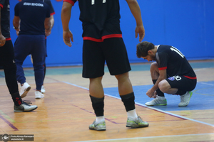 مسابقه فوتسال خیریه بین تیم هنرمندان و منتخب بنیاد حضرت زینب (س)