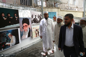 بازدید میهمانان خارجی جهت شرکت در مراسم رهبر شهید از حسینیه جماران