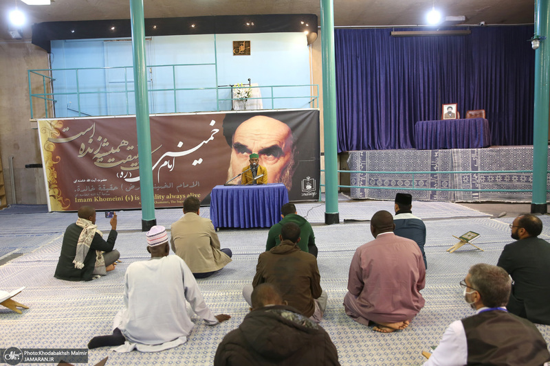 بازدید جمعی از شرکت کنندگان چهلمین دوره مسابقات بین المللی قرآن کریم از جماران