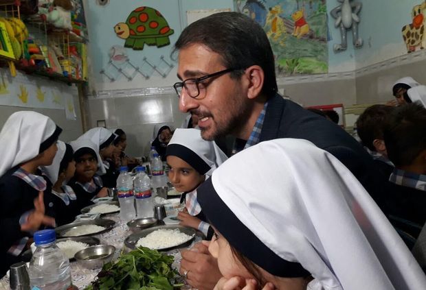 طرح توزیع یک وعده غذای گرم در مهدهای کودک ورامین آغاز شد