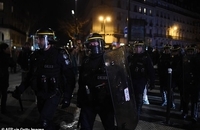 ماکرون از دست معترضان فرار کرد