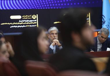 وزیر علوم در نشست با فعالان دانشجویی: اصل اعتراضات این مدت را طبیعی می‌دانم/ به‌عنوان یک پدر، پیش از هر چیز نگران جان و امنیت دانشجویان هستم/ باید یک دور جدید گفت‌وگو در دانشگاه‌ها آغاز شود