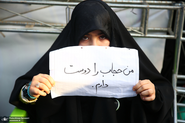  انتقاد روزنامه فرهیختگان: اثر اجتماعی بعضی اقدامات مثل "شستن میت" در حل مساله بی‌حجابی چه‌قدر است؟
