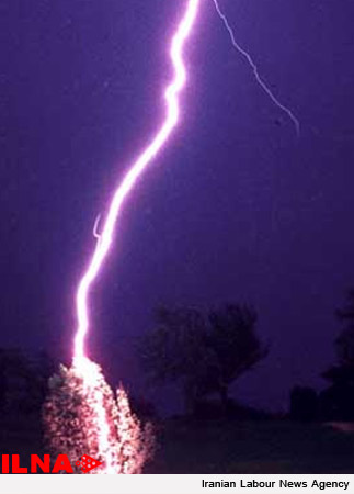 صاعقه در کوهرنگ 2 کشته و مصدوم برجای گذاشت