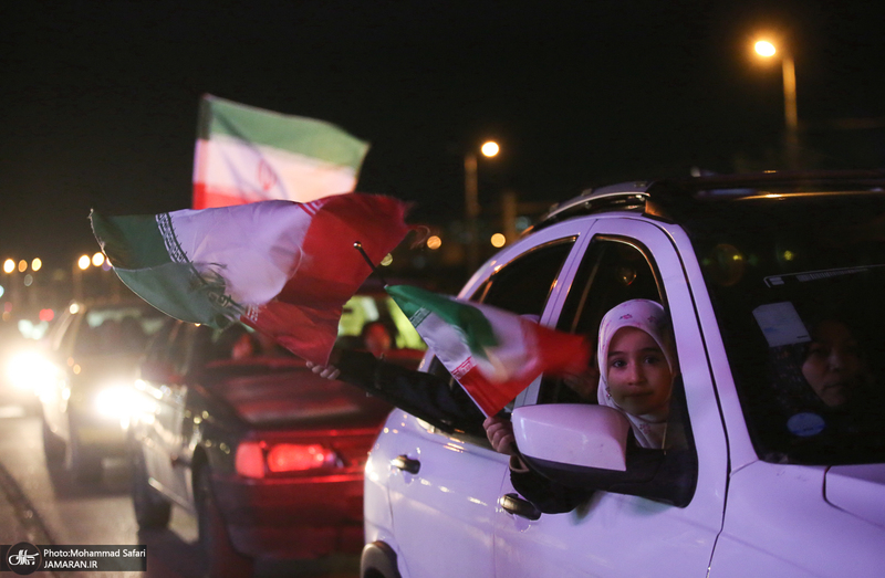 حرکت دسته مردمى پرچمداران ایران به مناسبت روز جمهوری اسلامی ایران-۲
