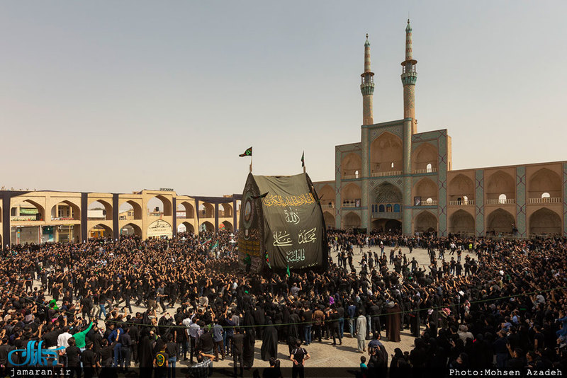 نخل برداری ظهر عاشورا در میدان امیر چخماق یزد