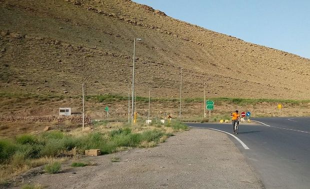 جاده ایواوغلی به جاده کلیسای سنت استپانوس متصل می‌شود