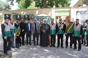 غبار روبی و عطر افشانی بیت و زادگاه امام خمینی (س)