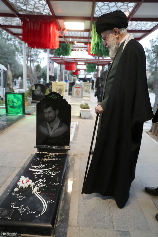 حضور رهبر معظم انقلاب در حرم مطهر امام خمینی (س)