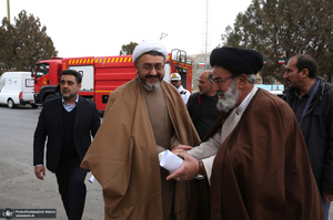 بازدید آیت الله دری نجف آبادی از نمایشگاه عکس امام دل‌ها‎