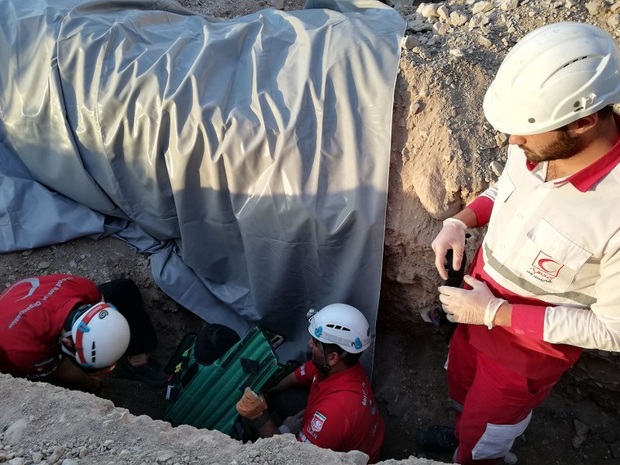 کارگر زیر آوار در بیرجند نجات یافت