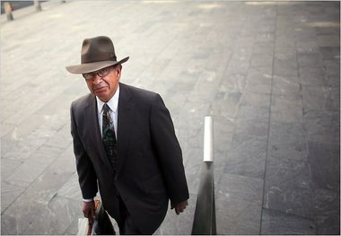 یک صهیونیست قاضی دادگاه مادورو شد + عکس