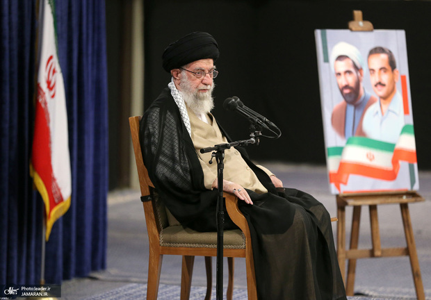 رهبر انقلاب: در سی و چندسال اخیر از همه دولتها با گرایشهای مختلف حمایت کردم/ مسئله معیشت مردم خیلی مهم است/ مهمترین شاخص خنثی‌سازی تحریم‌ها، کاهش تورم است/ اسم رمز دولت‌ها باید کسب رضای الهی و کار برای مردم باشد