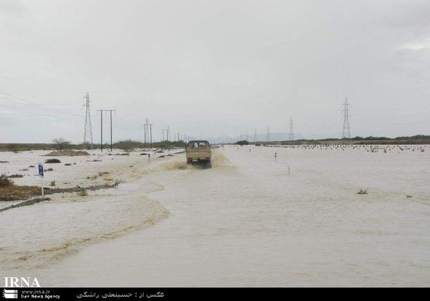 سیلاب یک مسیر فرعی در جنوب سیستان و بلوچستان را مسدود کرد