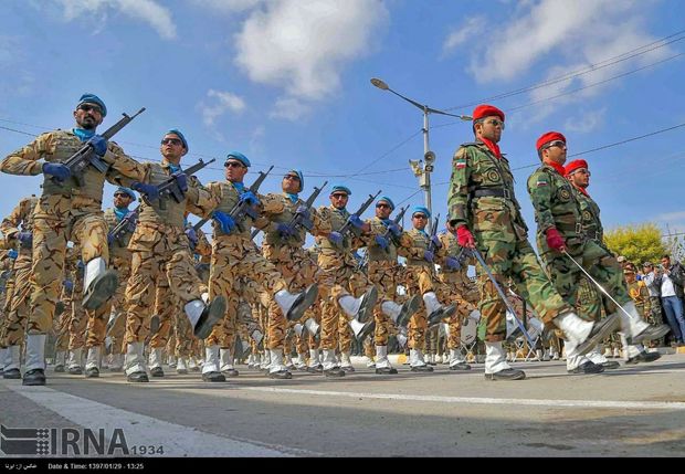 رژه حماسی نیروهای مسلح در اهواز برگزار شد